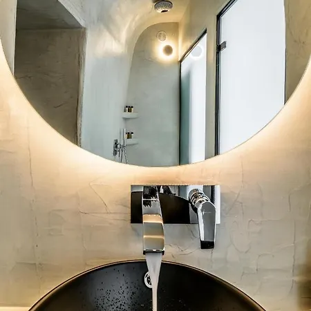 Anila Fira (Santorini)