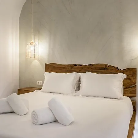 Anila Fira (Santorini)