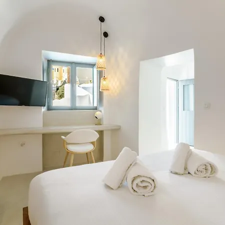 Anila * Fira (Santorini)
