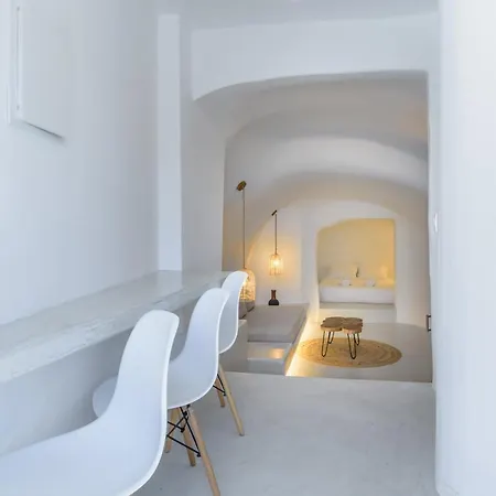 Anila Aparthotel Fira (Santorini)