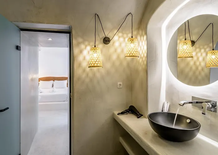 Anila Fira (Santorini)