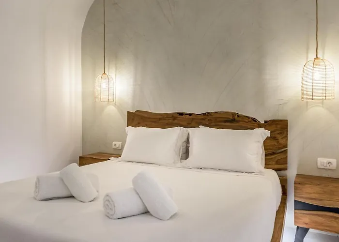 Anila Fira (Santorini)